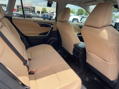 Used 2021 Toyota RAV4 LE AWD/4WD image 12