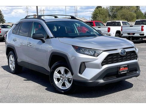 Used 2021 Toyota RAV4 LE AWD/4WD image 2