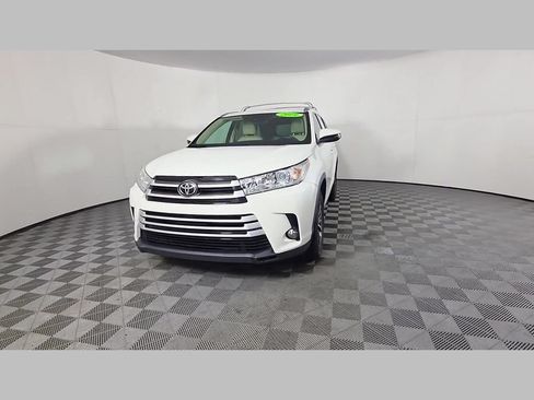 Used 2019 Toyota Highlander XLE FWD image 50