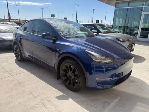 Used 2021 Tesla Model Y Long Range image 3