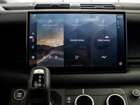 Used 2025 Land Rover Defender 110 S image 18