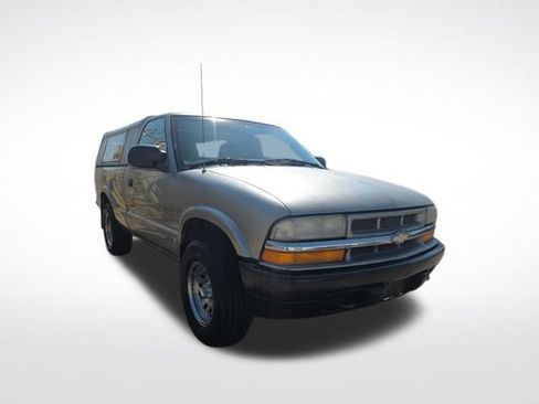 Used 1998 Chevrolet S10 Pickup 4x4 Regular Cab image 3