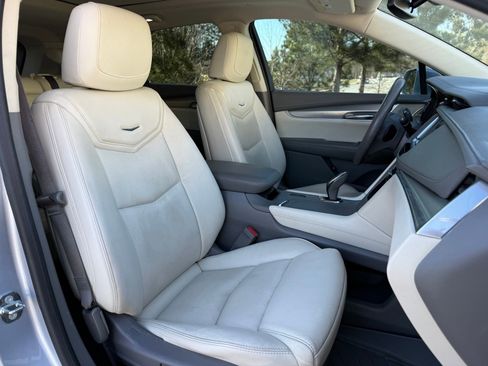 Used 2017 Cadillac XT5 Luxury w/ Driver Awareness Package image 37