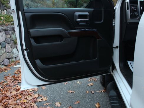 Used 2017 GMC Sierra 1500 SLE w/ SLE Value Package image 11