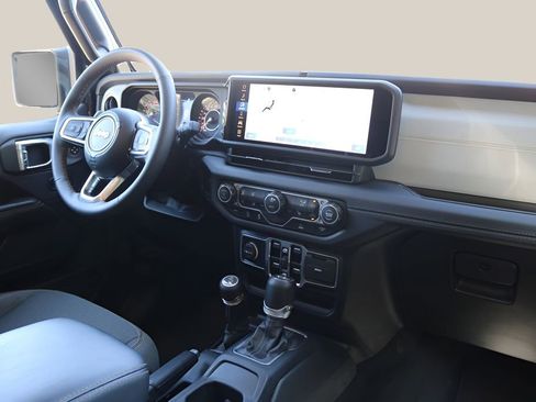 Used 2025 Jeep Wrangler Unlimited Sahara AWD/4WD image 18