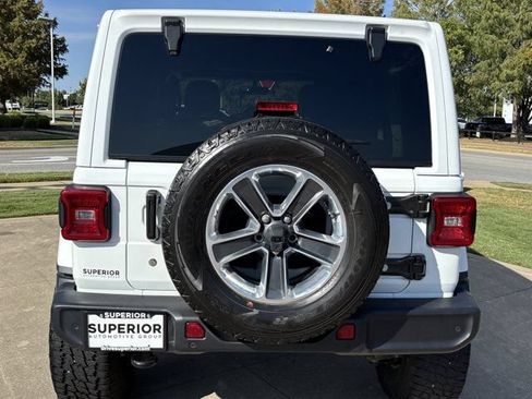 Used 2018 Jeep Wrangler Unlimited Sahara AWD/4WD image 5