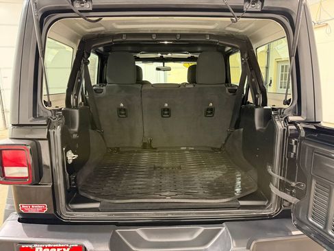 Used 2021 Jeep Wrangler Unlimited Rubicon AWD/4WD image 28