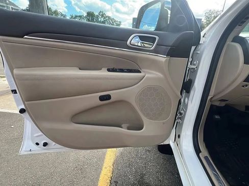 Used 2014 Jeep Grand Cherokee Overland image 22