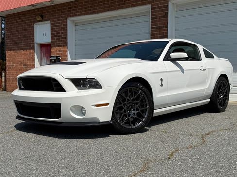 Used 2013 Ford Mustang Shelby GT500 image 2