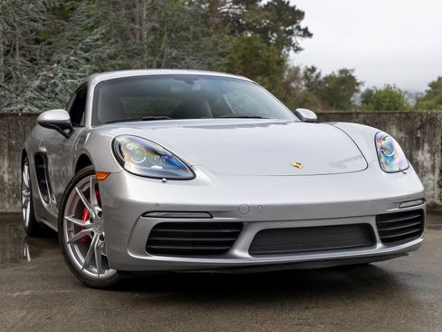Used 2018 Porsche 718 Cayman S image 9