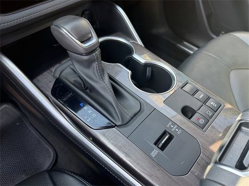 Used 2023 Toyota Highlander Limited image 16