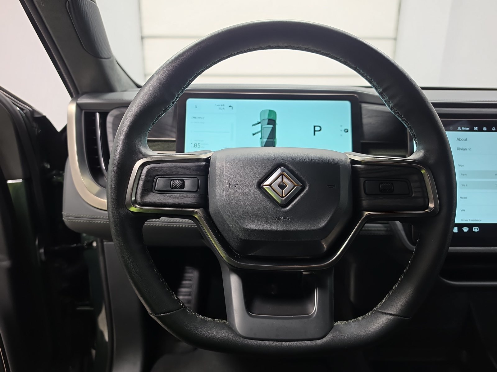 Used 2025 Rivian R1S Adventure Dual AWD/4WD image 28