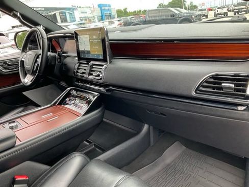 Used 2021 Lincoln Navigator Reserve w/ Luxury Package AWD/4WD image 24