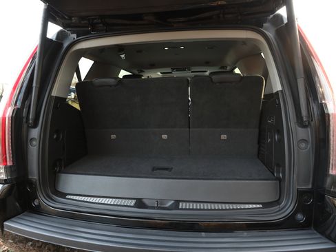 Used 2015 Cadillac Escalade Premium image 12