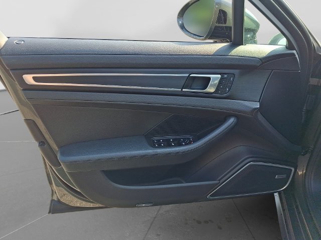Used 2023 Porsche Panamera RWD image 14