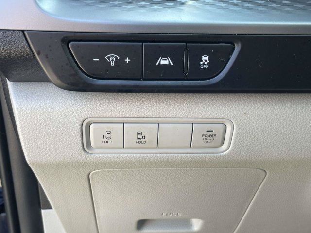 Certified 2024 Kia Carnival LX FWD image 17