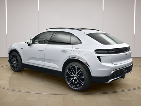 Certified 2025 Porsche Macan Turbo Electric AWD/4WD image 3