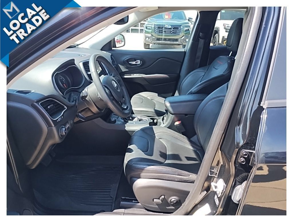 Used 2021 Jeep Cherokee Trailhawk w/ Premium Leather Package AWD/4WD image 17