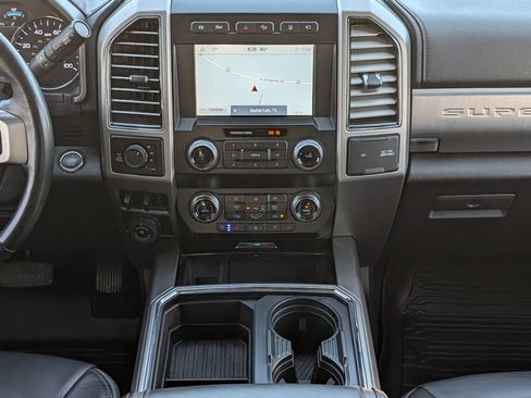 Certified 2020 Ford F250 Platinum w/ FX4 Off-Road Package AWD/4WD image 17