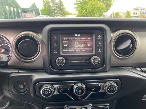 Used 2018 Jeep Wrangler Sport AWD/4WD image 16
