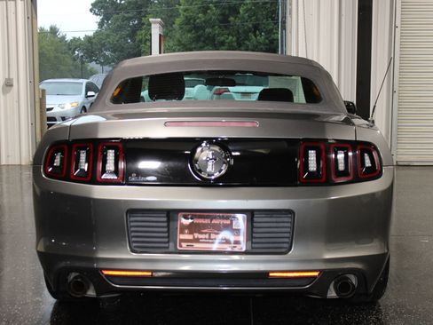 Used 2014 Ford Mustang Convertible RWD image 4