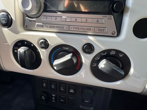 Used 2010 Toyota FJ Cruiser 4WD image 20