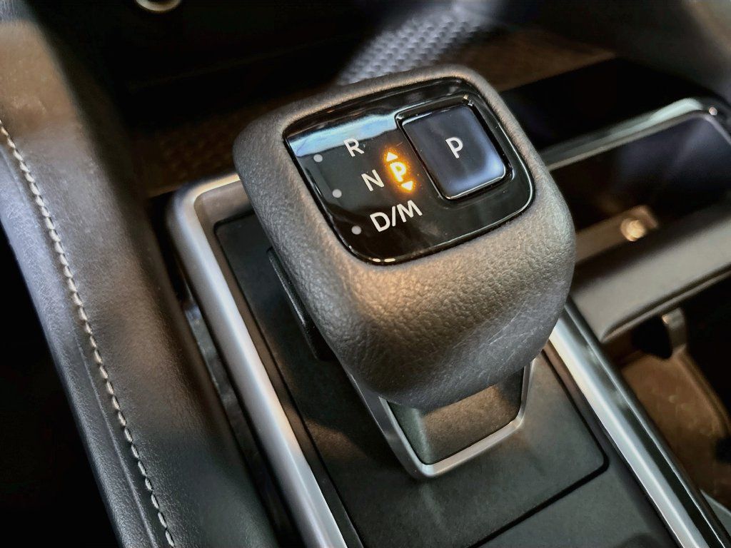 Used 2022 Nissan Pathfinder SL AWD/4WD image 18