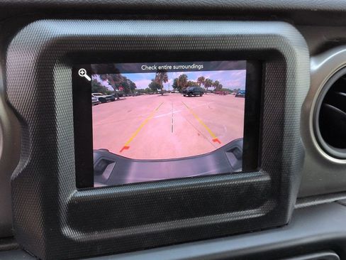 Used 2023 Jeep Gladiator Sport AWD/4WD image 17