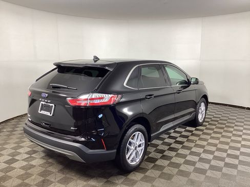 Used 2024 Ford Edge SEL w/ Convenience Package AWD/4WD image 2