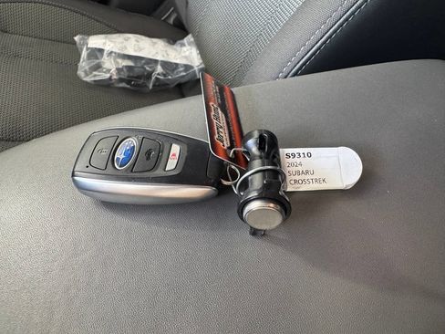 Used 2024 Subaru Crosstrek 2.0i Premium AWD/4WD image 3