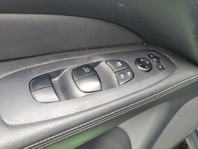 Used 2019 Nissan Pathfinder S AWD/4WD image 24