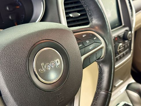 Used 2018 Jeep Grand Cherokee Limited image 19