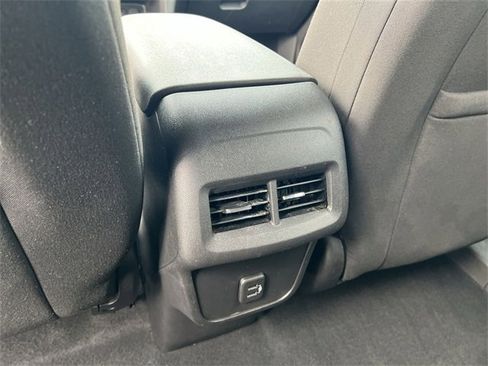 Used 2019 Chevrolet Equinox LT w/ Driver Convenience Package image 20