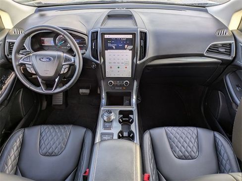 Used 2024 Ford Edge Titanium image 15