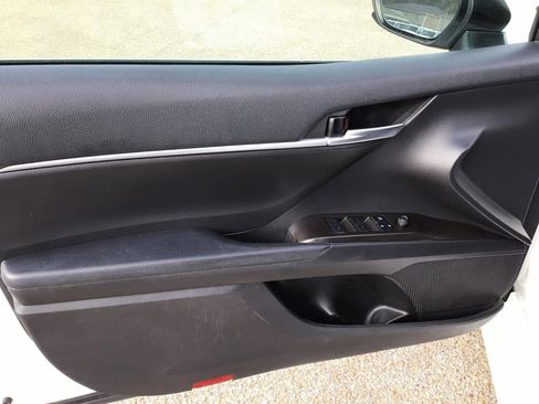 Used 2021 Toyota Camry SE image 10