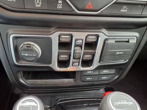 Used 2022 Jeep Gladiator Sport AWD/4WD image 14