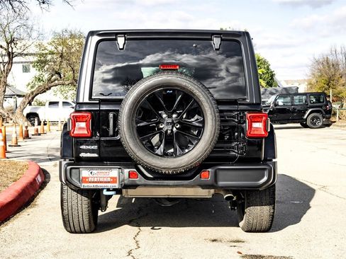 Used 2023 Jeep Wrangler Unlimited Sahara image 6