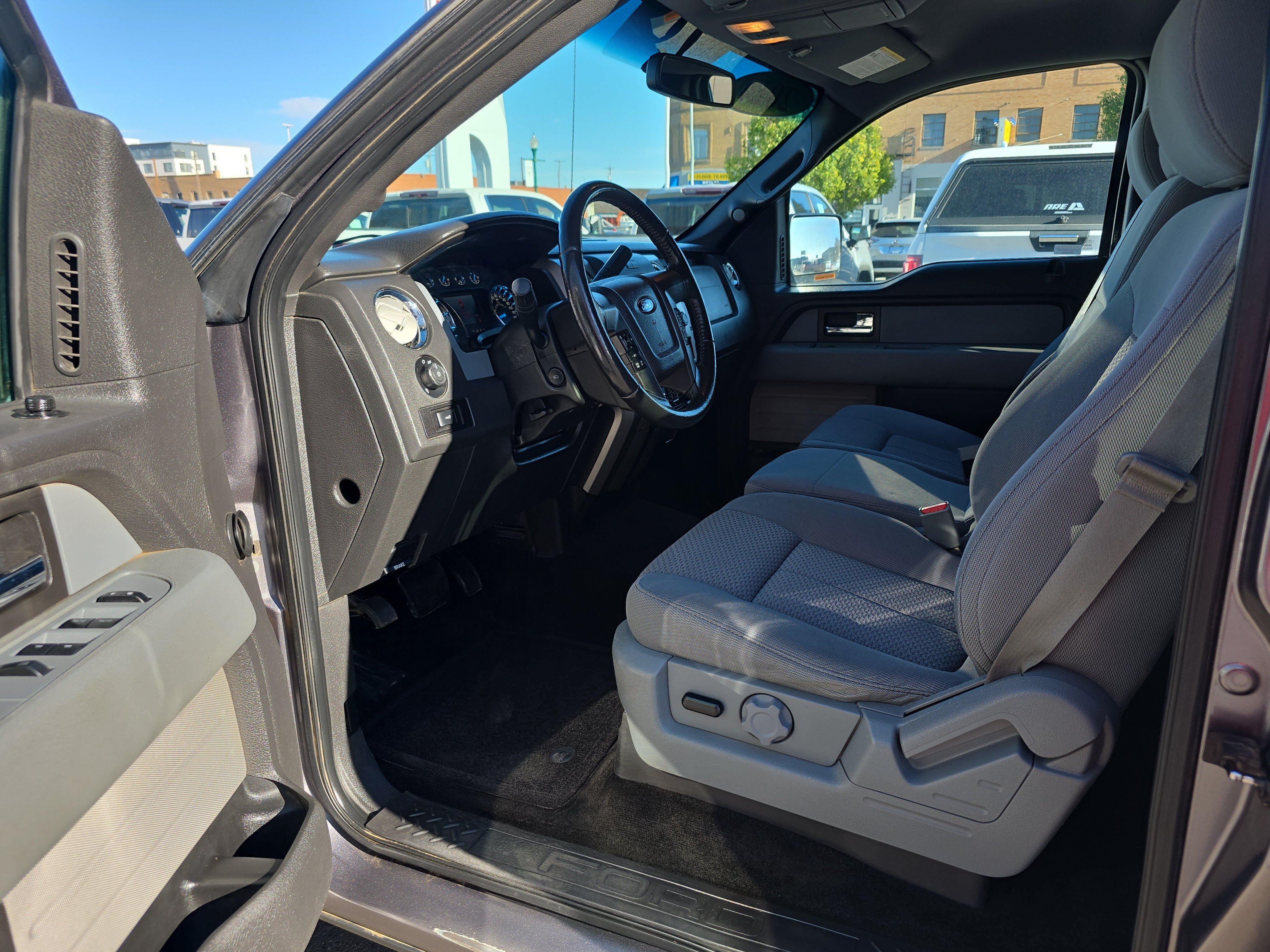 Used 2014 Ford F150 XLT w/ Equipment Group 302A Luxury AWD/4WD image 2