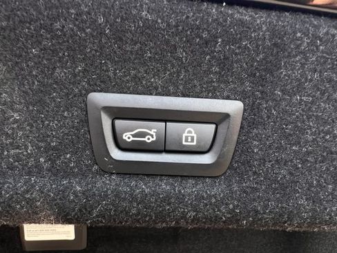 Used 2020 BMW 330i Sedan w/ M Sport Package RWD image 34