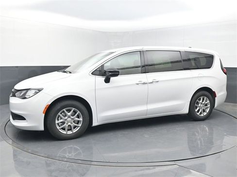 New 2026 Chrysler Voyager LX image 2