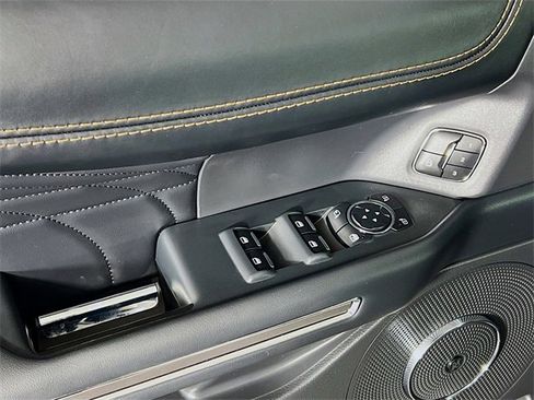 Used 2023 Ford Expedition Platinum image 11