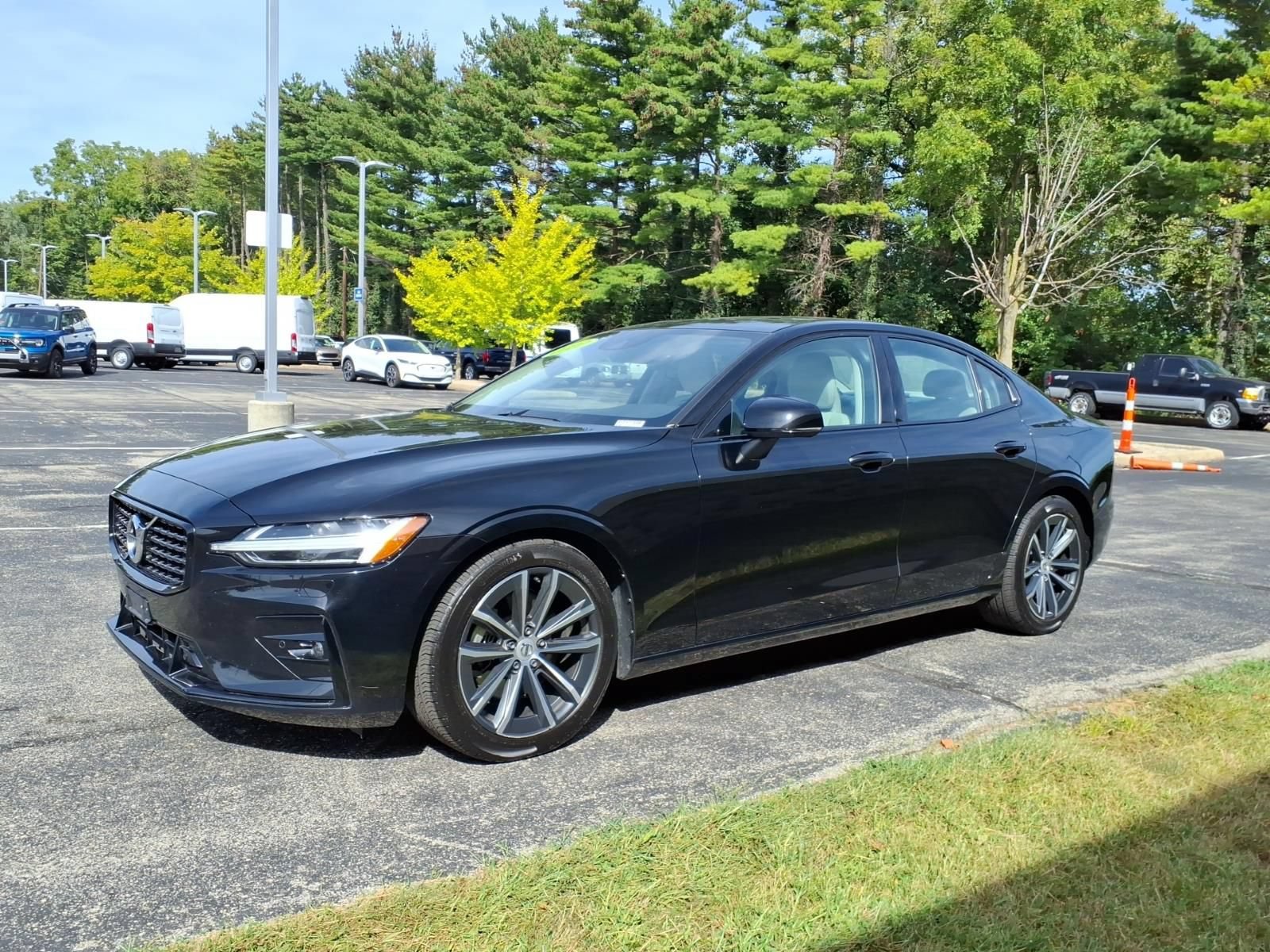 Used 2022 Volvo S60 B5 Momentum AWD/4WD image 5