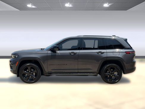 Used 2025 Jeep Grand Cherokee Altitude w/ Trailer Tow Package AWD/4WD image 2