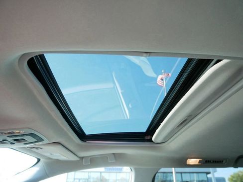 Used 2024 Toyota Sienna XLE image 9