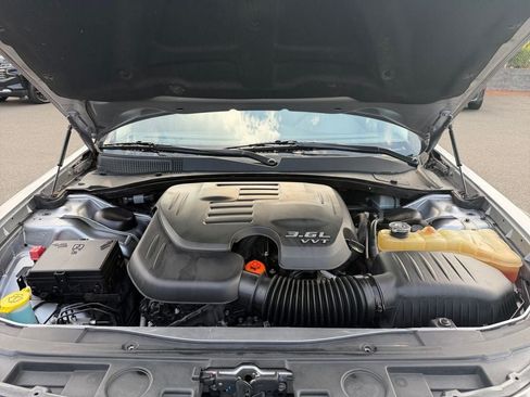 Used 2016 Chrysler 300 C RWD image 29