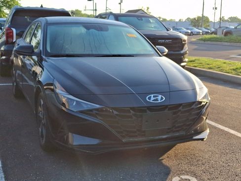 Used 2023 Hyundai Elantra SEL w/ Convenience Package FWD image 5