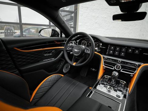 Used 2024 Bentley Flying Spur W12 image 2