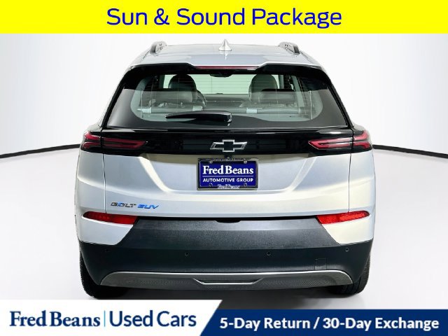Used 2022 Chevrolet Bolt EUV Premier w/ Sun & Sound Package FWD image 8