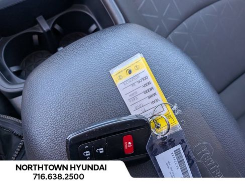 Used 2025 Toyota RAV4 XLE AWD/4WD image 19