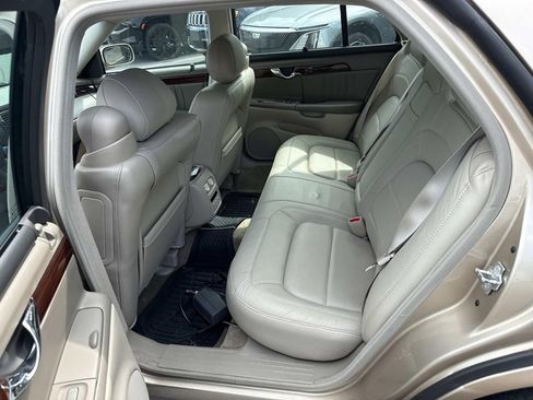 Used 2005 Cadillac De Ville DHS w/ Equipment Group FWD image 7